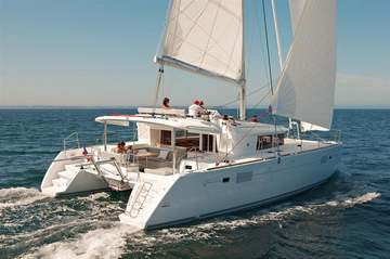 Bahamas Phoenix Liveaboard Reviews: Sailing Catamaran