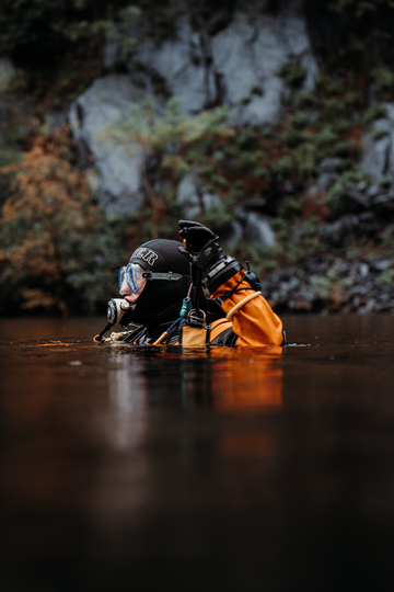 How Tight Should A Drysuit Be? With a dry suit fitting guide