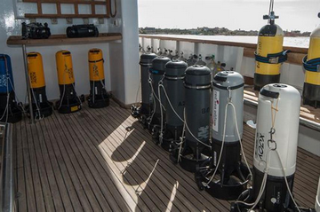 Liveaboards With Underwater Scooters (Underwater Sea Scooter Fun)