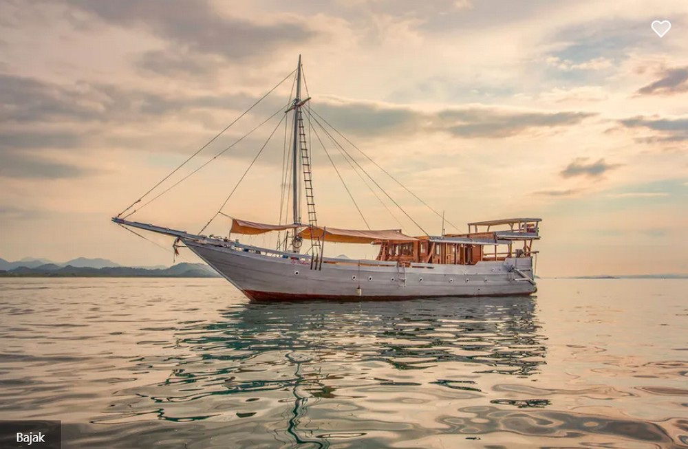 Bajak Liveaboard Diving Review Indonesia Komodo